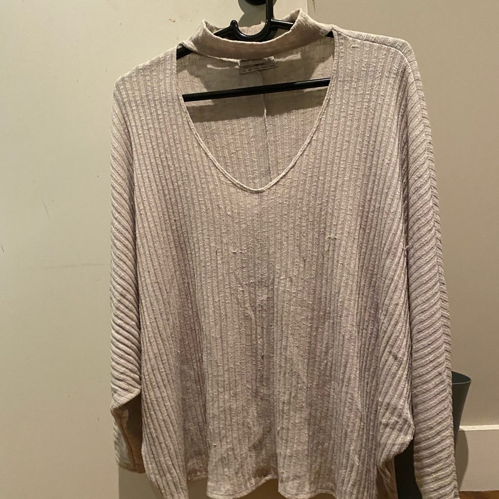 Grey Long Sleeve Knit Sweater with Cutout